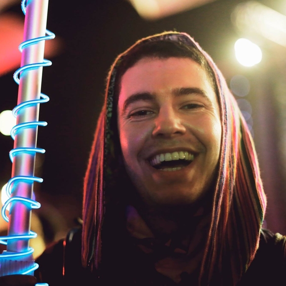 Meet your Posher, Elie - Picture 2 of 2